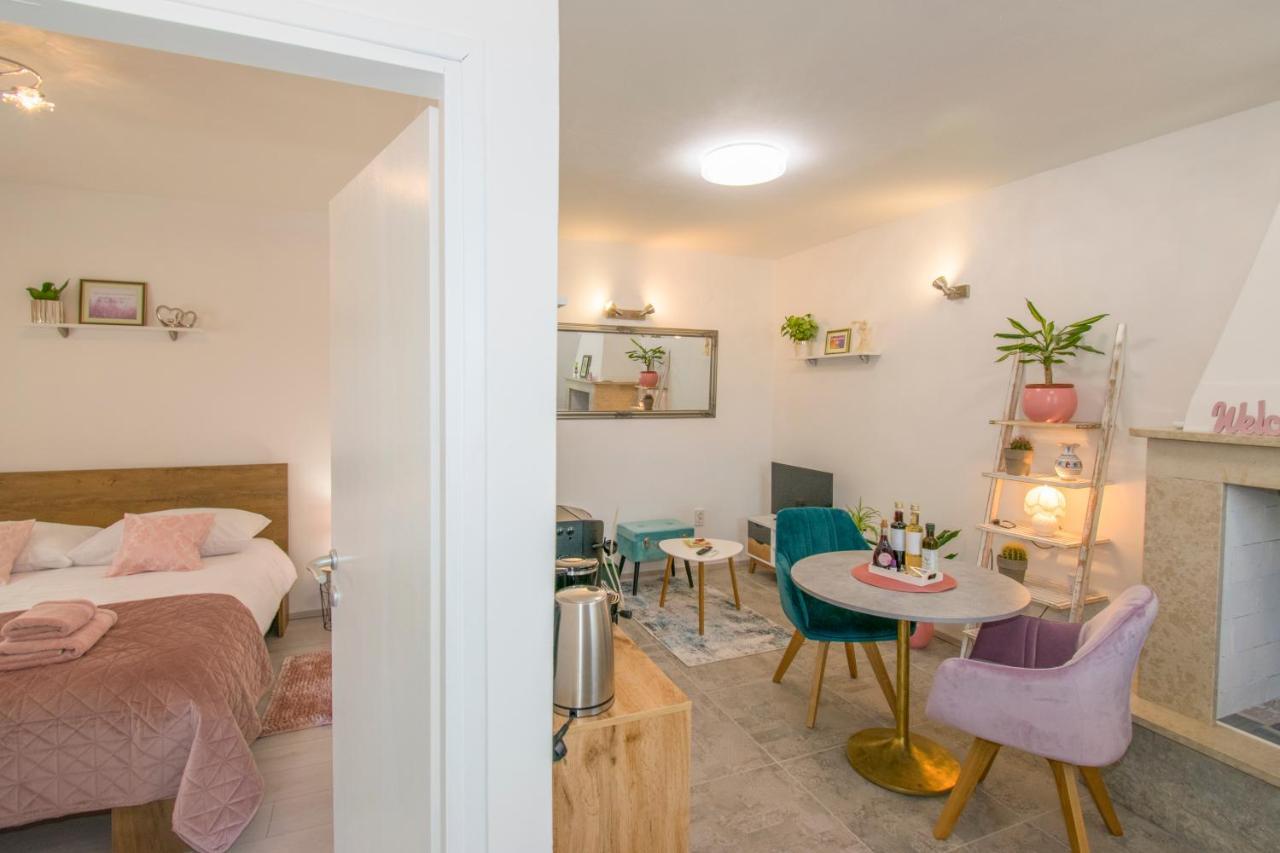 רוביני Apartman Enjoy מראה חיצוני תמונה