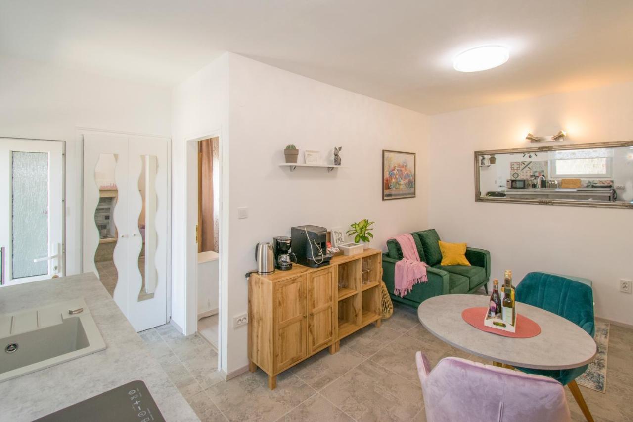 רוביני Apartman Enjoy מראה חיצוני תמונה